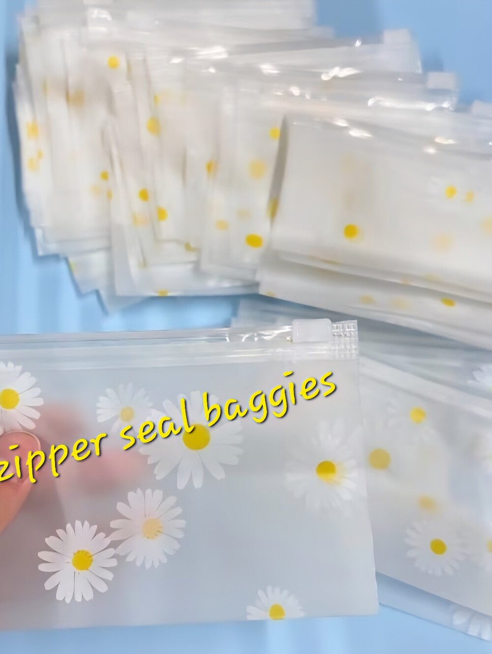 20 Daisy Print Zipper Seal Baggies
